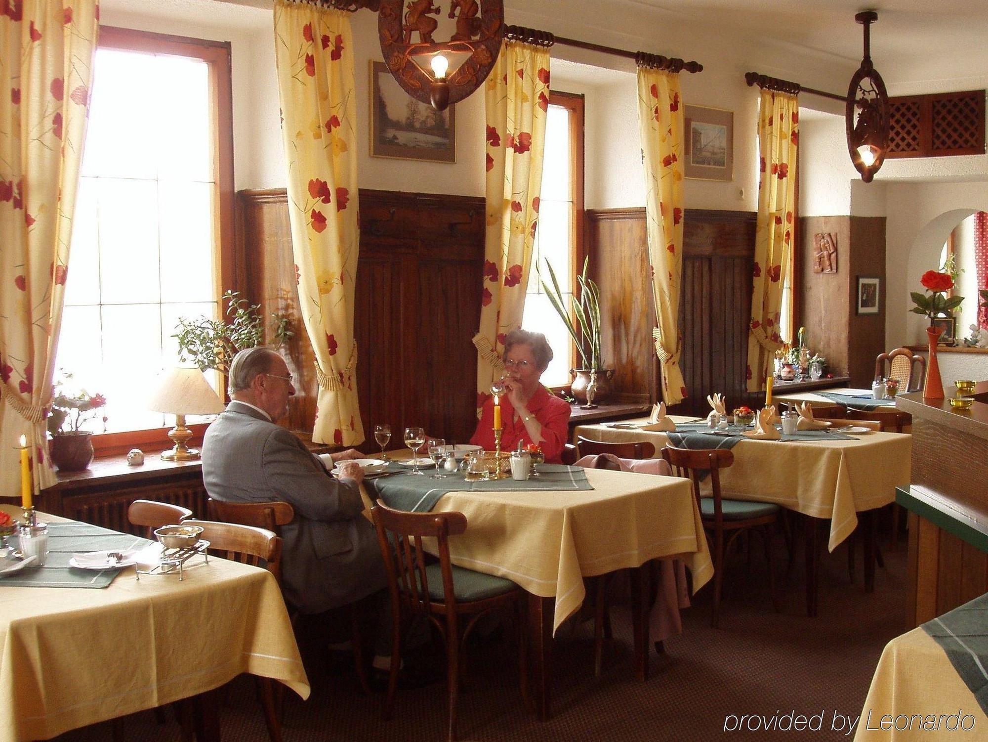 Flair Hotel Gruener Baum Donaueschingen Restoran gambar